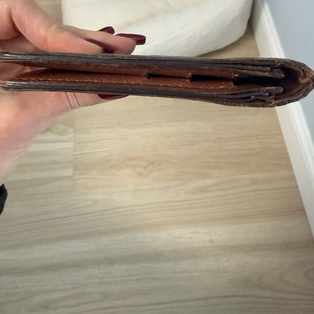 Louis Vuitton Men’s Monogram Bifold Wallet - Picture 5 of 8